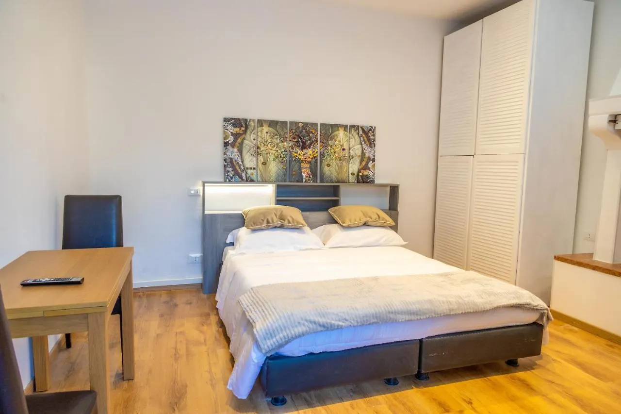 Alexandra'S House Apartment Verona 0*,