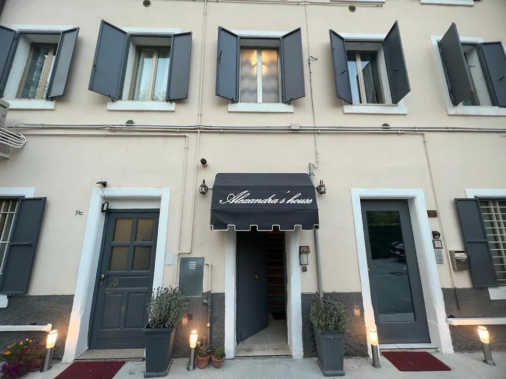 Alexandra'S House Apartment Verona 0*,